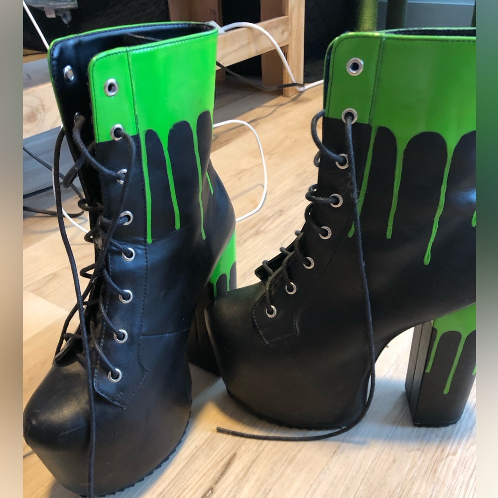 6 inches Dolls Kill black and neon green platform boots - Picture 3 of 4